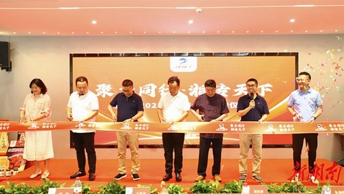 泰斗助陣，辣妹子夯實湘味復(fù)合調(diào)味醬賽道護城河